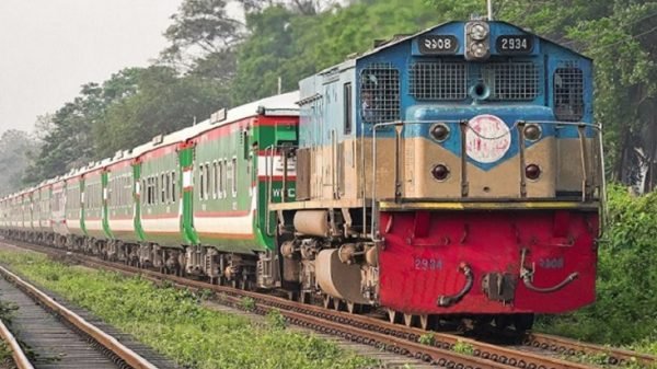 জামালপুর-ময়মনসিংহ রেলপথে ৪ ঘন্টা পর ট্রেন চলাচল স্বাভাবিক