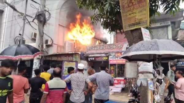 গাংনীতে রেস্টুরেন্টে অগ্নীকান্ড