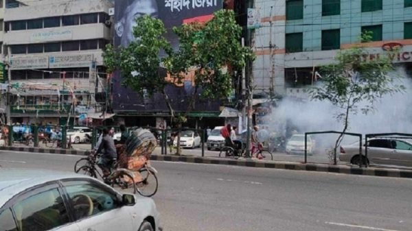 নয়াপল্টনে বিএনপি কার্যালয়ের সামনে ককটেল বিস্ফোরণ