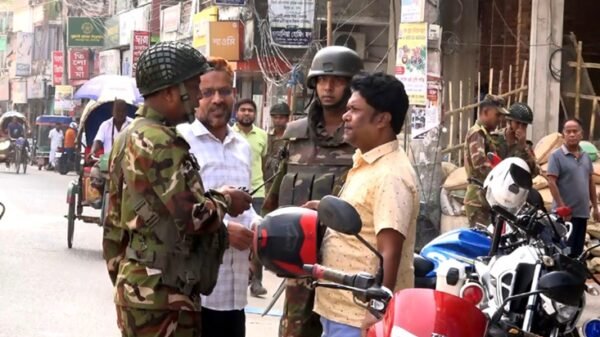 সড়ক দুর্ঘটনা রোধে মেহেরপুরে যৌথবাহিনীর অভিযান-জরিমানা