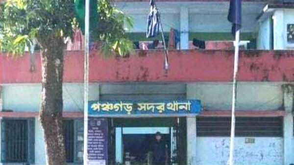 দেবীগঞ্জে চোলাই মদ ও ট্যাবলেট রাখার দায়ে দুই মাদক কারবারীর নামে মামলা