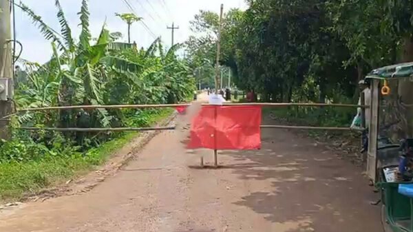 সেতু দেবে ব্রাহ্মণবাড়িয়ার আখাউড়া-কসবা সড়কে যানচলাচল বন্ধ-বিকল্প পথে চলাচল