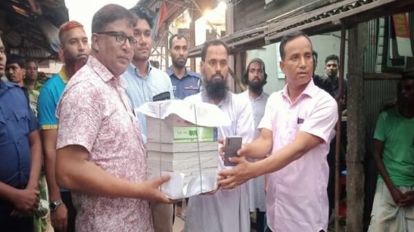 দেবীগঞ্জে নিহত মোকলেছানের তিন বাচ্চার দায়িত্ব নিলেন ওসি