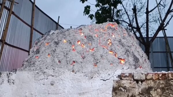 ব্রাহ্মণবাড়িয়ায় চুন কারখানায় চুরি করে পোড়ানো হচ্ছিল ৪০ লাখ টাকার গ্যাস-বাখরাবাদ গ্যাস ডিস্ট্রিবিউশনের অভিযান