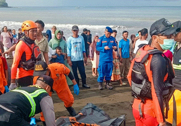 বালিতে ফেরি ডুবে মৃত ৬, খোঁজ মেলেনি ৩০ জনের