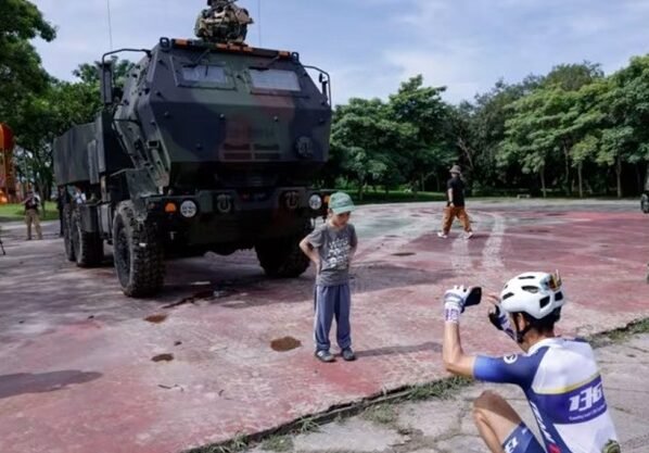 মার্কিন হিমার্স রকেট সিস্টেম নিয়ে তাইওয়ানের যুদ্ধের মহড়া