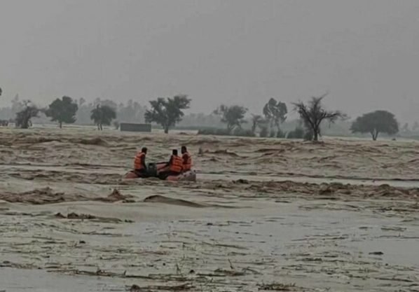 পাকিস্তানে বর্ষায় ২৪ ঘণ্টায় ৬৩ জনের মৃত্যু