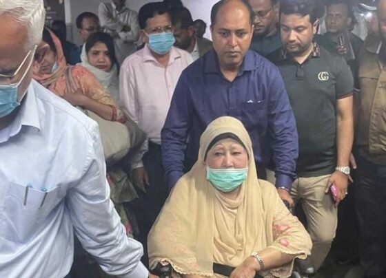 স্বাস্থ্য পরীক্ষা শেষে বাসায় ফিরেছেন খালেদা জিয়া