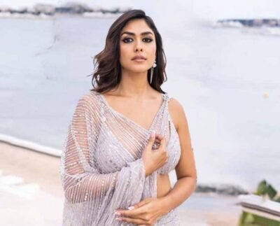 ঢোল বাজানো শিখেছেন ম্রুণাল  