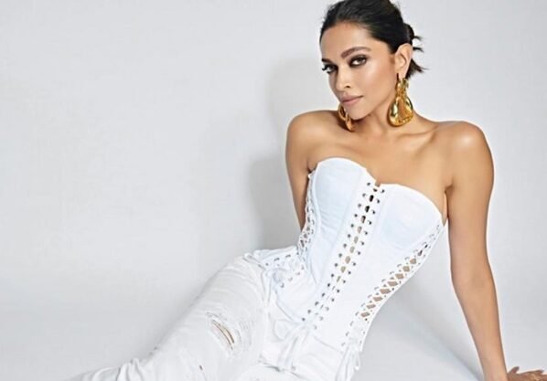 ইতিহাস গড়লেন দীপিকা পাড়ুকোন