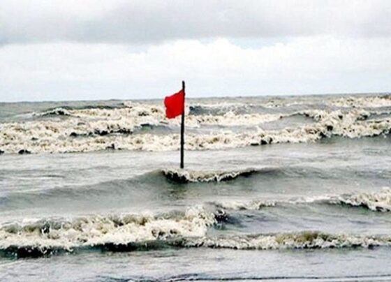 ভারি বৃষ্টির শঙ্কা, সমুদ্রবন্দরে ৩ নম্বর সতর্কতা