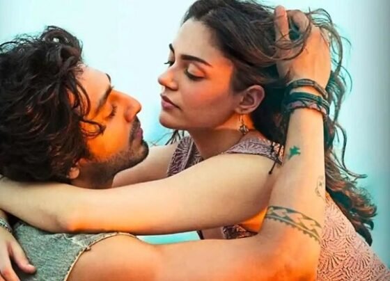 নতুন জুটিতে বলিউড মাত, ‘সাইয়ারা’ ভাঙছে একের পর এক রেকর্ড