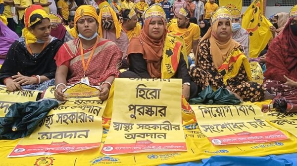 ৬ দফা দাবি আদায়ে ব্রাহ্মণবাড়িয়ায় স্বাস্থ্য সহকারীদের অবস্থান কর্মসূচি