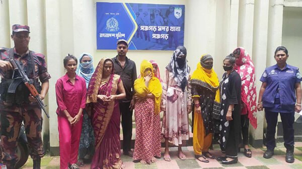 পঞ্চগড় সীমান্তে বিএসএফের পুশইন, বিজিবির হাতে ১৭ জন আটক