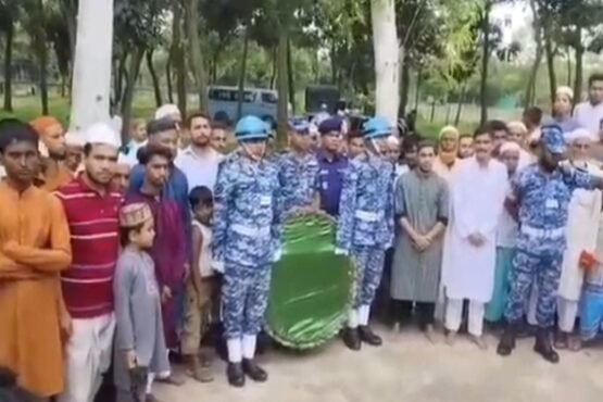 মাইলস্টোনের শিক্ষিকা মাসুকার কবরে বিমান বাহিনীর গার্ড অব অনার প্রদান