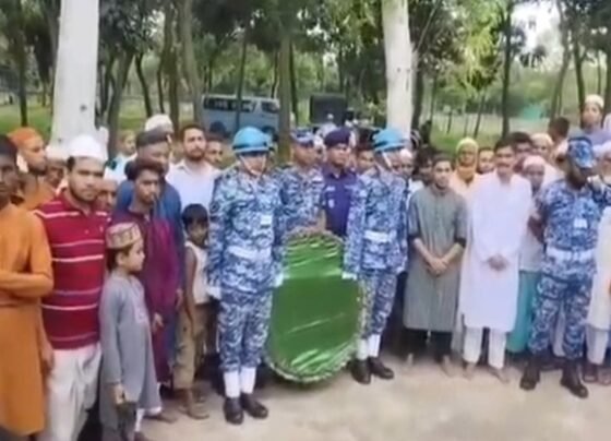 মাইলস্টোনের শিক্ষিকা মাসুকার কবরে বিমান বাহিনীর গার্ড অব অনার প্রদান