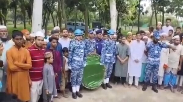 মাইলস্টোনের শিক্ষিকা মাসুকার কবরে বিমান বাহিনীর গার্ড অব অনার প্রদান