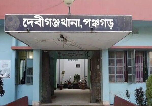 দেবীগঞ্জে স্ত্রীকে নির্যাতনে জন্য স্বামীর বিরুদ্ধে থানায় অভিযোগ