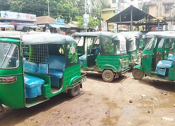 ট্রাফিক পুলিশের হয়রানির প্রতিবাদে ব্রাহ্মণবাড়িয়ায় সিএনজি চালকদের অনির্দিষ্টকালের জন্য কর্মবিরতি