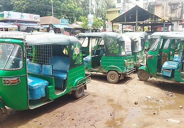 ট্রাফিক পুলিশের হয়রানির প্রতিবাদে ব্রাহ্মণবাড়িয়ায় সিএনজি চালকদের অনির্দিষ্টকালের জন্য কর্মবিরতি