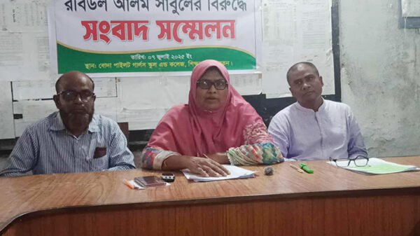 পঞ্চগড়ে প্রধান শিক্ষকের বিরুদ্ধে দুর্নীতির অভিযোগে শিক্ষকদের সংবাদ সম্মেলন