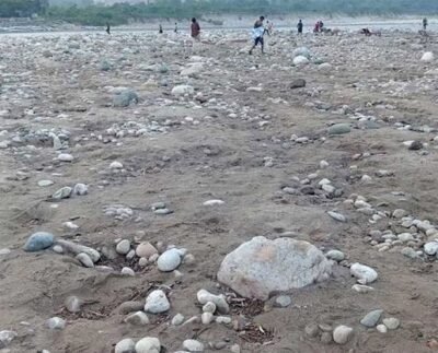 লুট হওয়া সাদা পাথর আগের জায়গায় ফেলতে হবে: হাইকোর্ট