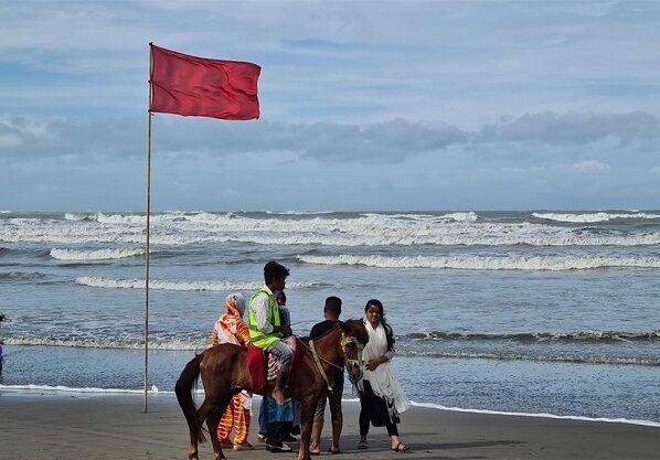 উপকূলে ৩ নম্বর সতর্ক সংকেত, যেসব জেলায় হতে পারে ভারি বৃষ্টি