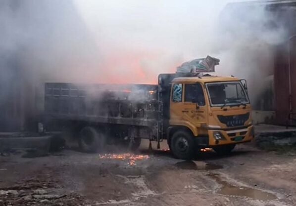 ভারত থেকে আসা ব্লিচিং পাউডারে আগুন