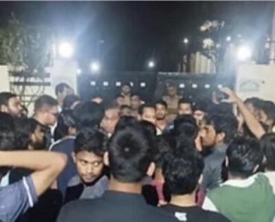 হলে ছাত্ররাজনীতি নিষিদ্ধের দাবিতে এবার জাহাঙ্গীরনগরে বিক্ষোভ