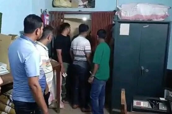 খুলনায় কৃষি ব্যাংকের লকার ভেঙে ১৬ লাখ টাকা লুট
