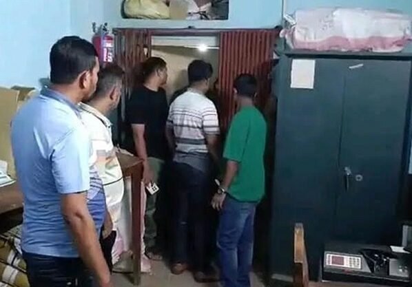 খুলনায় কৃষি ব্যাংকের লকার ভেঙে ১৬ লাখ টাকা লুট