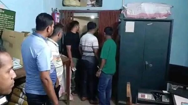 খুলনায় কৃষি ব্যাংকের লকার ভেঙে ১৬ লাখ টাকা লুট