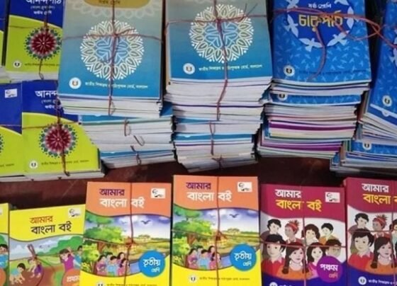 বছরের শুরুতে শিক্ষার্থীদের হাতে বই পৌঁছানো নিয়ে শঙ্কা