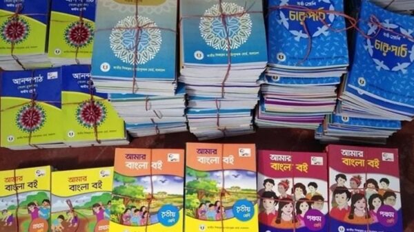 বছরের শুরুতে শিক্ষার্থীদের হাতে বই পৌঁছানো নিয়ে শঙ্কা