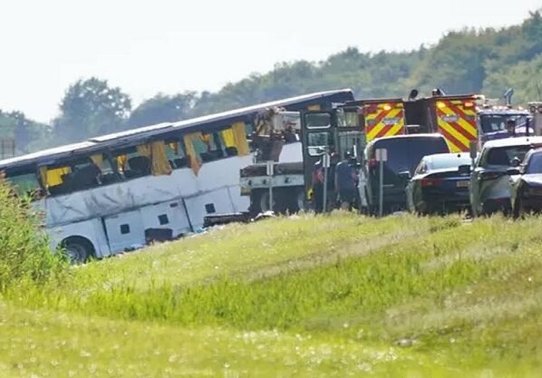 নিউইয়র্কে পর্যটকবাহী বাস উল্টে নিহত ৫