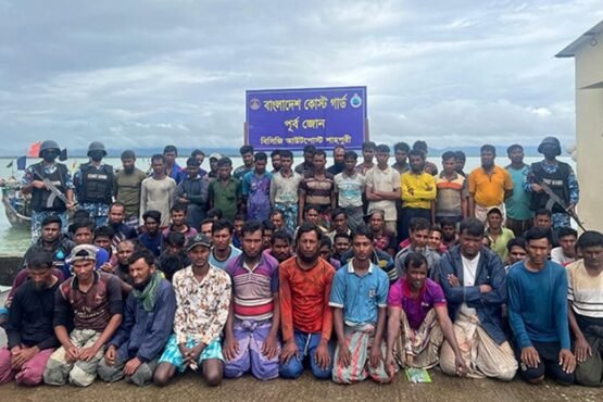 মিয়ানমার জলসীমায় ঢুকে পড়া ১২২ মাঝিমাল্লা আটক