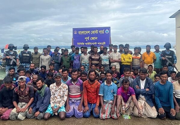 মিয়ানমার জলসীমায় ঢুকে পড়া ১২২ মাঝিমাল্লা আটক