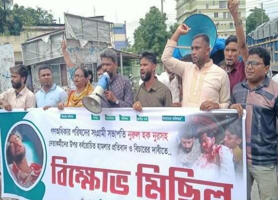 ভিপি নুরের উপর হামলার প্রতিবাদে পঞ্চগড়ে বিক্ষোভ মিছিল, সড়ক অবরোধ