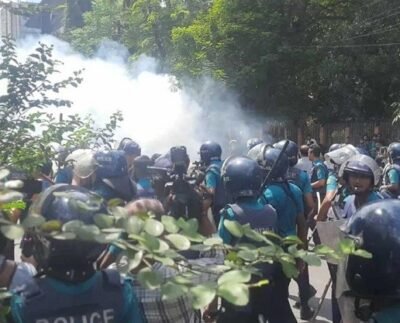 শিক্ষার্থীদের পুলিশের ধাওয়া, সাউন্ড গ্রেনেড নিক্ষেপ