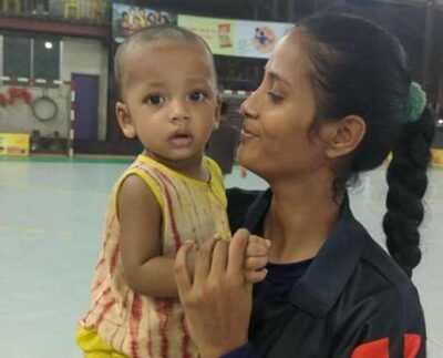 ১১ মাসের সন্তানকে নিয়ে হ্যান্ডবল মাঠে লড়াকু তানজিমা