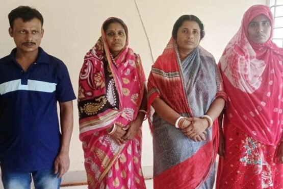 মুজিবনগর সীমান্ত দিয়ে তিন নারীসহ চার জন পুশব্যাক