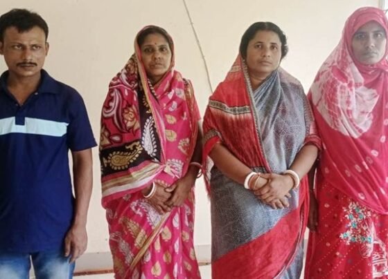 মুজিবনগর সীমান্ত দিয়ে তিন নারীসহ চার জন পুশব্যাক