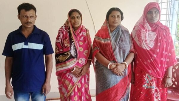 মুজিবনগর সীমান্ত দিয়ে তিন নারীসহ চার জন পুশব্যাক