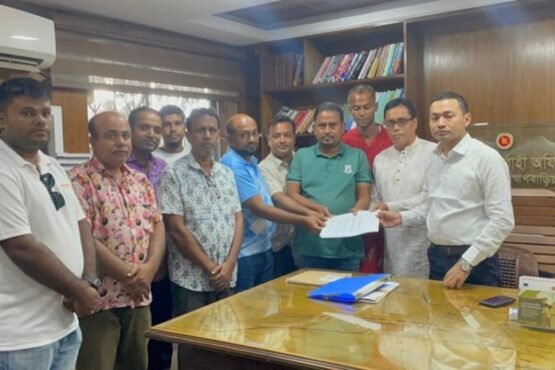 আখাউড়ায় দুই সাংবাদিকের বিরুদ্ধে মামলা, স্বরাষ্ট্র ও তথ্য উপদেষ্টা বরাবরে স্মারকলিপি প্রদান