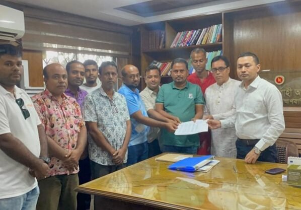 আখাউড়ায় দুই সাংবাদিকের বিরুদ্ধে মামলা, স্বরাষ্ট্র ও তথ্য উপদেষ্টা বরাবরে স্মারকলিপি প্রদান