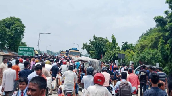 পঞ্চগড়ে খুনিদের গ্রেফতারের দাবিতে রাস্তা অবরোধ, শিক্ষার্থীদের আল্টিমেটাম