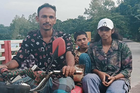 ভ্যানচালকের মেয়ে সোনালী এখন জাতীয় নারী ফুটবল দলের গোলরক্ষক
