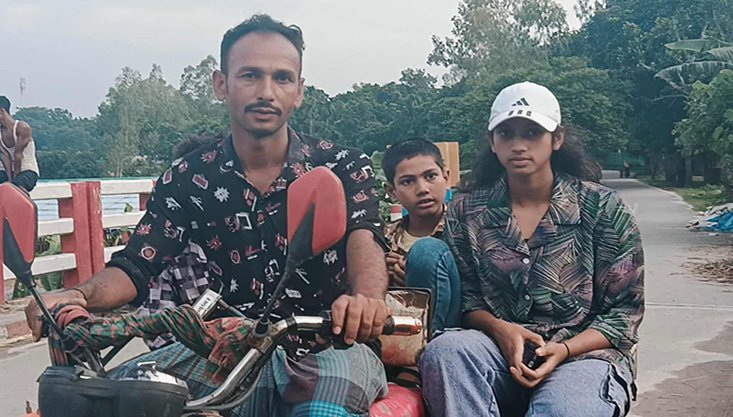 ভ্যানচালকের মেয়ে সোনালী এখন জাতীয় নারী ফুটবল দলের গোলরক্ষক