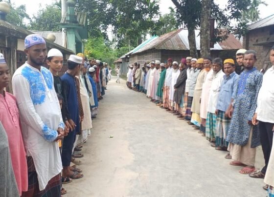 ছেলের প্রভাব খাটিয়ে অন্যকে জমি দখল করে দিল বাবা, মসজিদ নির্মাণে বাঁধা