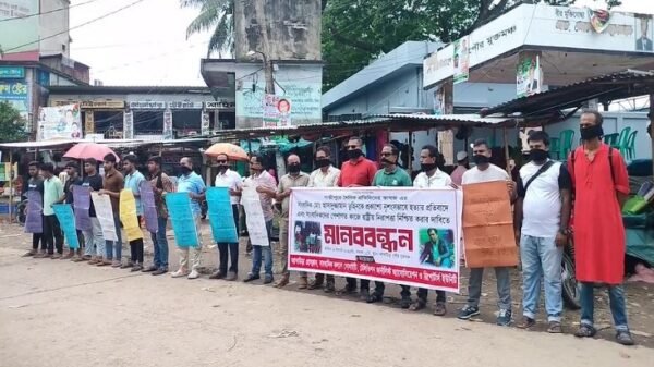 সাংবাদিক তুহিন হত্যার প্রতিবাদে ব্রাহ্মণবাড়িয়ার আখাউড়ায় মৌন প্রতিবাদ